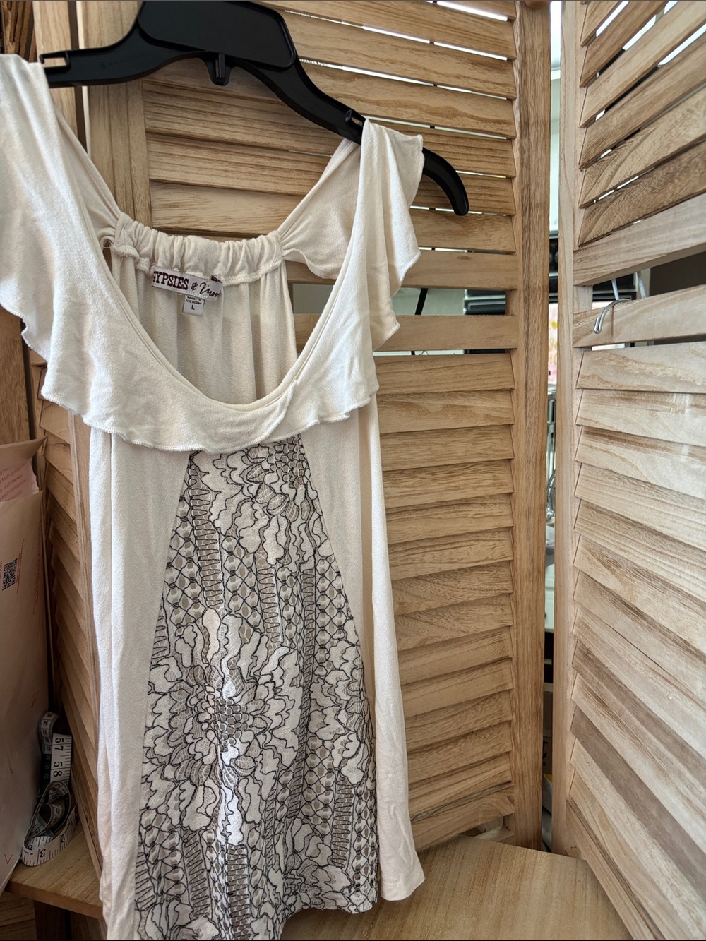 Gypsies & Moondust Cream Off-Shoulder Top Large